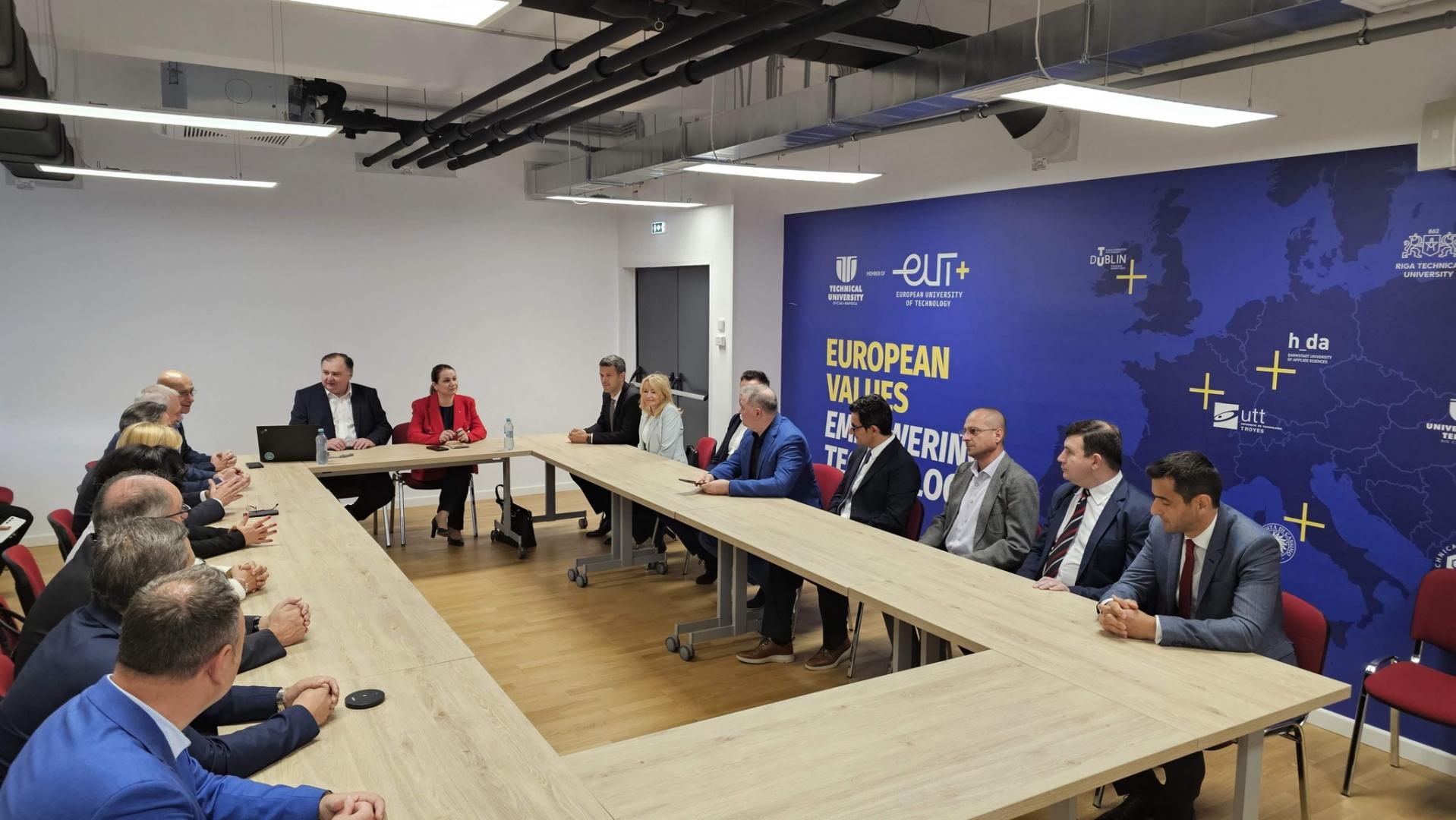 Universitatea Tehnică din Cluj-Napoca a primit vizita Ministrului Educației, doamna Ligia Deca