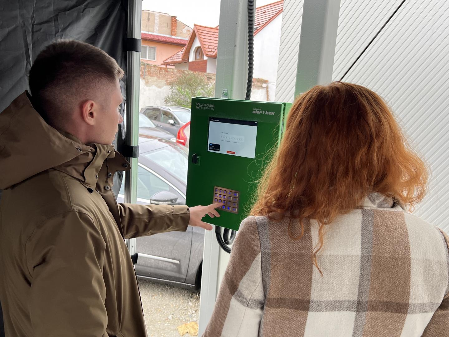 Premieră europeană la Cluj. Arobs lansează și testează în județ un dispozitiv care trimite mesaje RO-ALERT în zonele fără semnal. Voicu Oprean: „Ne do