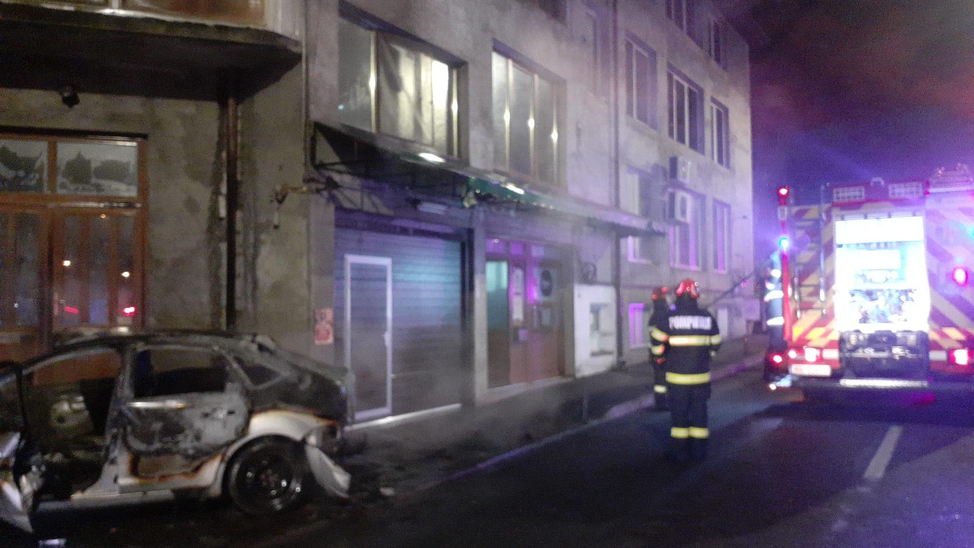 Mașină cuprinsă de flăcări în Mănăștur. Un bărbat a suferit arsuri