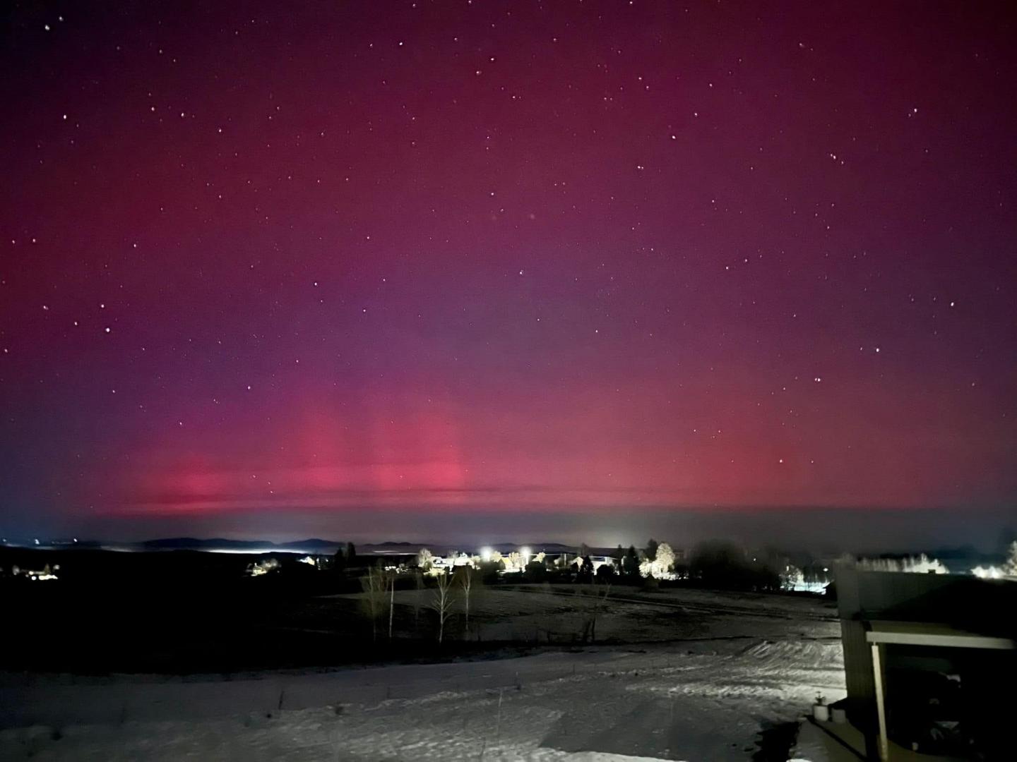 Aurora Boreală surprinsă pe cerul României în prima zi din 2025. Fenomenul s-a văzut și în Cluj