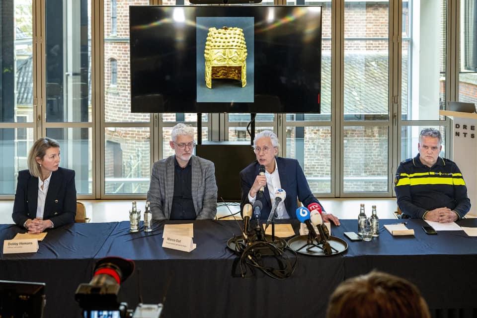 Ce l-a uluit pe Tudor Giurgiu la conferința de presă de la Muzeul de Istorie a României, după jaful din Olanda