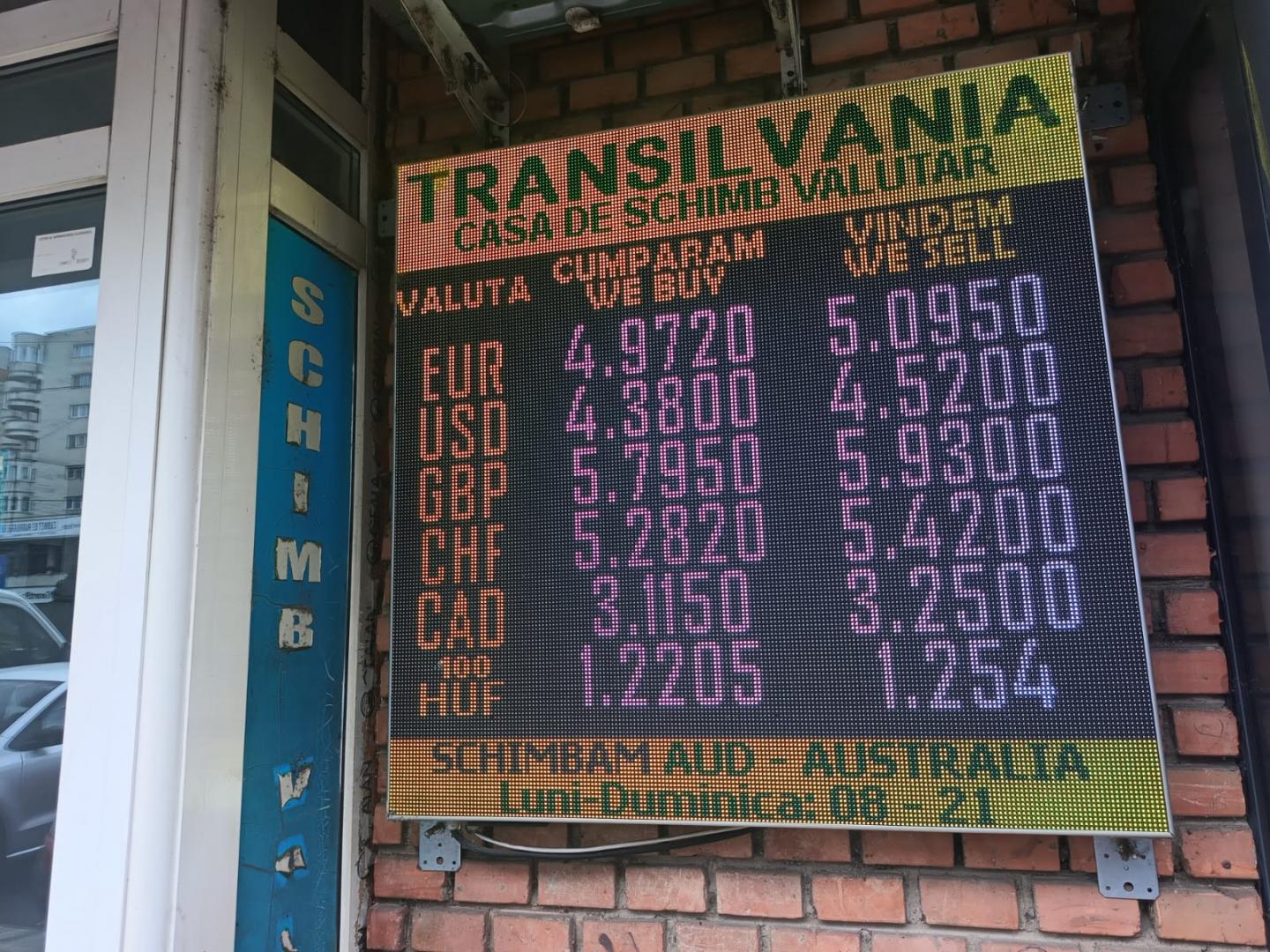 Cu cât se vinde/cumpără euro la casele de schimb valutar din Cluj după ce a trecut depășit 5 lei la cursul BNR