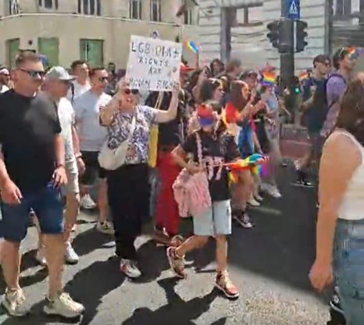 A început parada Cluj Pride 2025! Marșul a pornit din Piața Unirii prin centrul Clujului