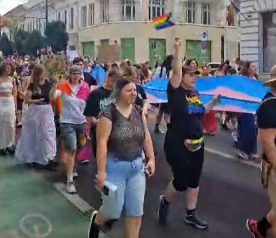 A început parada Cluj Pride 2025! Marșul a pornit din Piața Unirii prin centrul Clujului