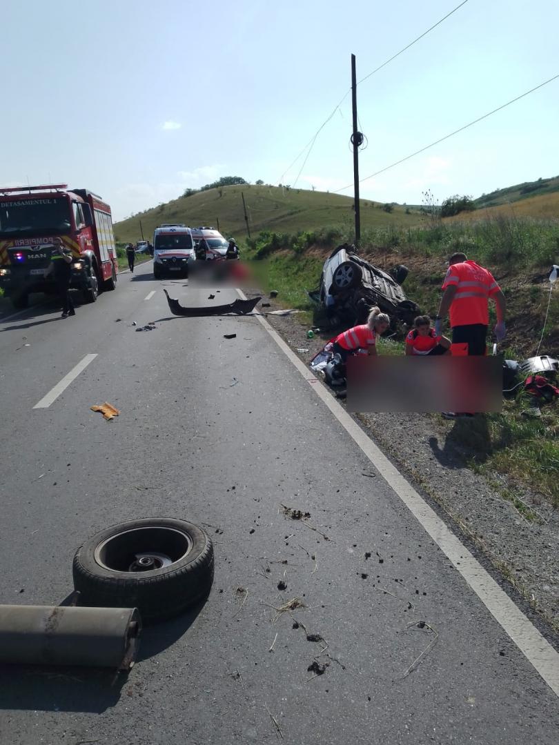 Cluj: Un bărbat a MURIT într-un accident rutier, iar o femeie e transportată în stare GRAVĂ la spital