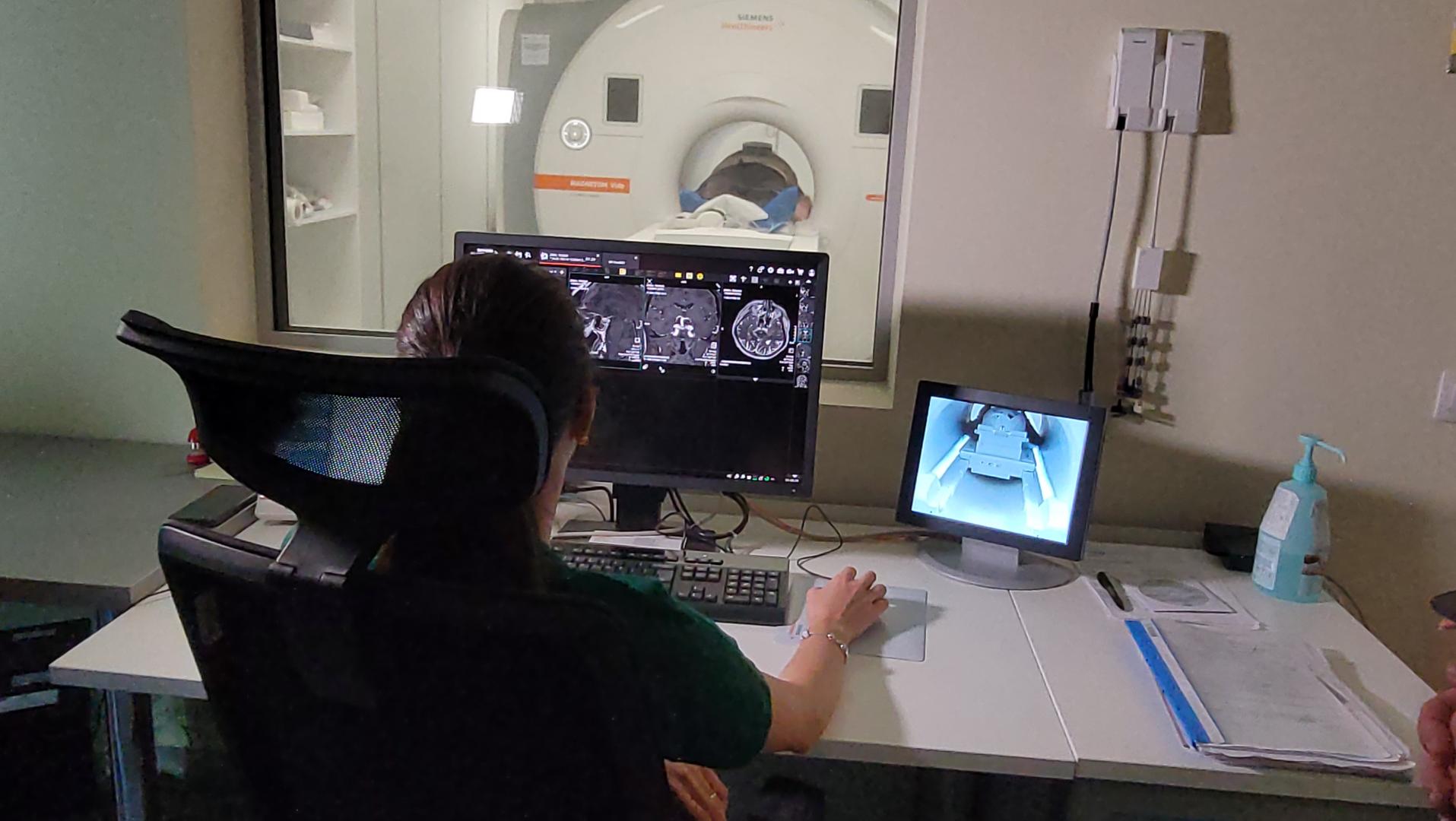 Aparate RMN de ultimă generație la SCJU Cluj. Tehnologia bazată pe AI reduce timpul examinării și crește calitatea imaginilor