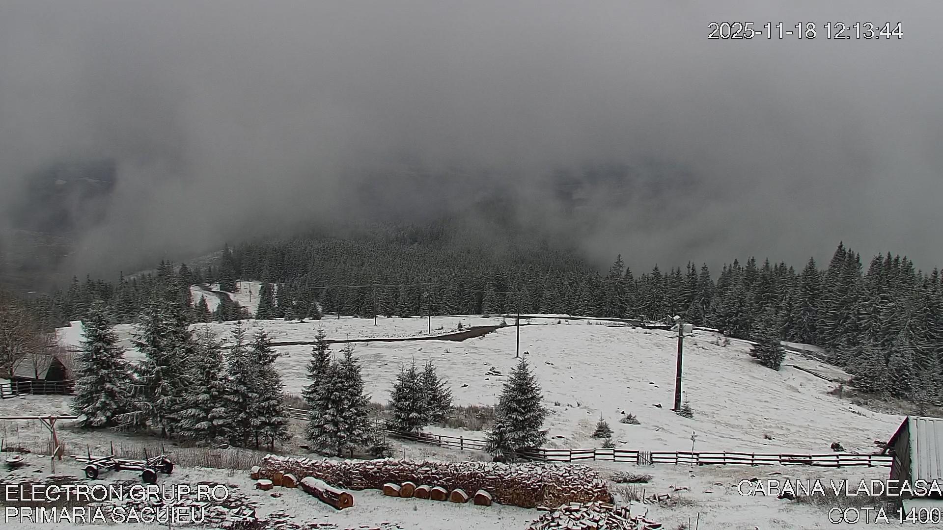 A nins pe Vlădeasa! Zăpada așternută în ultimele ore a creat un peisaj de iarnă autentic pe munte