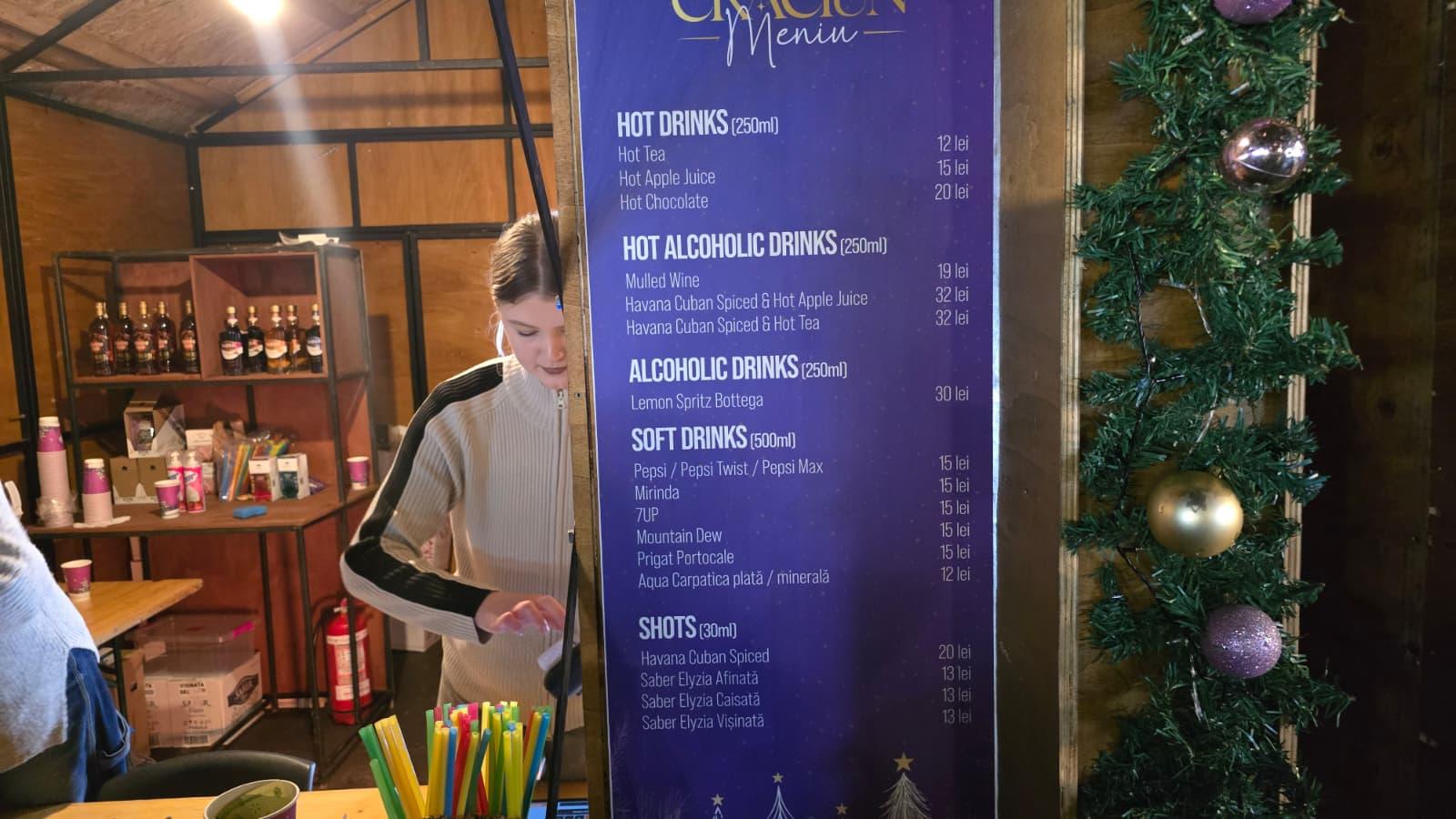 Târgul de Crăciun din Cluj-Napoca 2025. Ce PREȚURI sunt: Cât plătești pentru un vin fiert sau un Kürtős kalács / Programul pentru weekendul 21 - 23 no