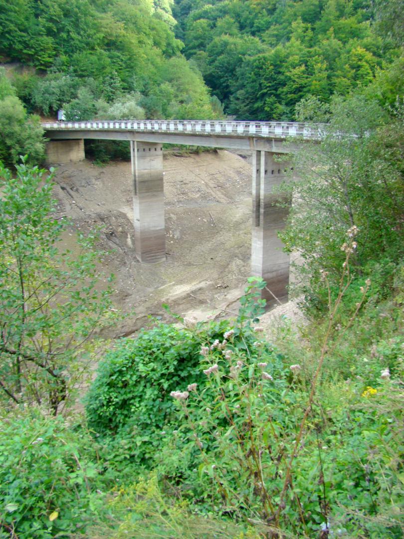 Imagini spectaculoase. Cum arată barajul de la Tarnița aproape gol