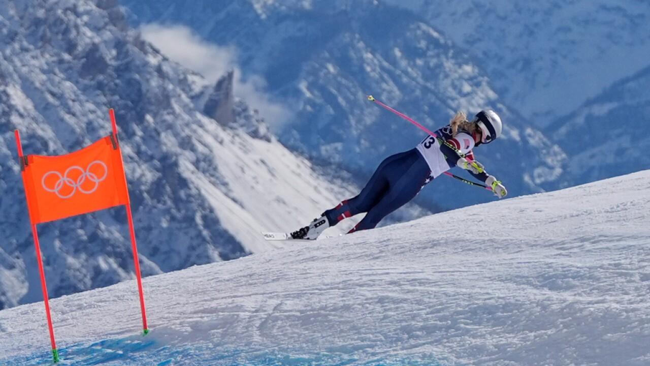 Accidentare GRAVĂ la JO 2026. Lindsey Vonn, preluată cu elicopterul și operată de urgență după teribila căzătură de la proba de schi alpin