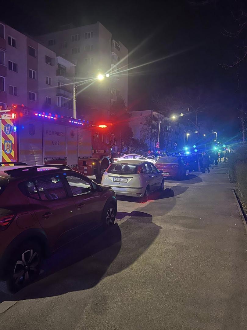 Accident în Grigorescu. Au intervenit două ambulanțe SMURD și descarcerarea/ Două persoane au fost transportate la spital