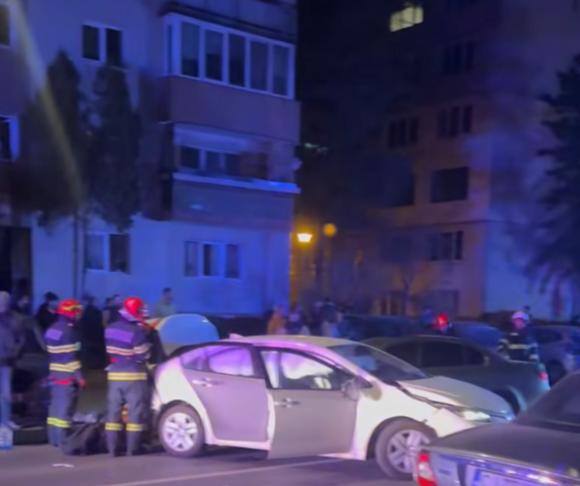 Accident în Grigorescu. Au intervenit două ambulanțe SMURD și descarcerarea/ Două persoane au fost transportate la spital
