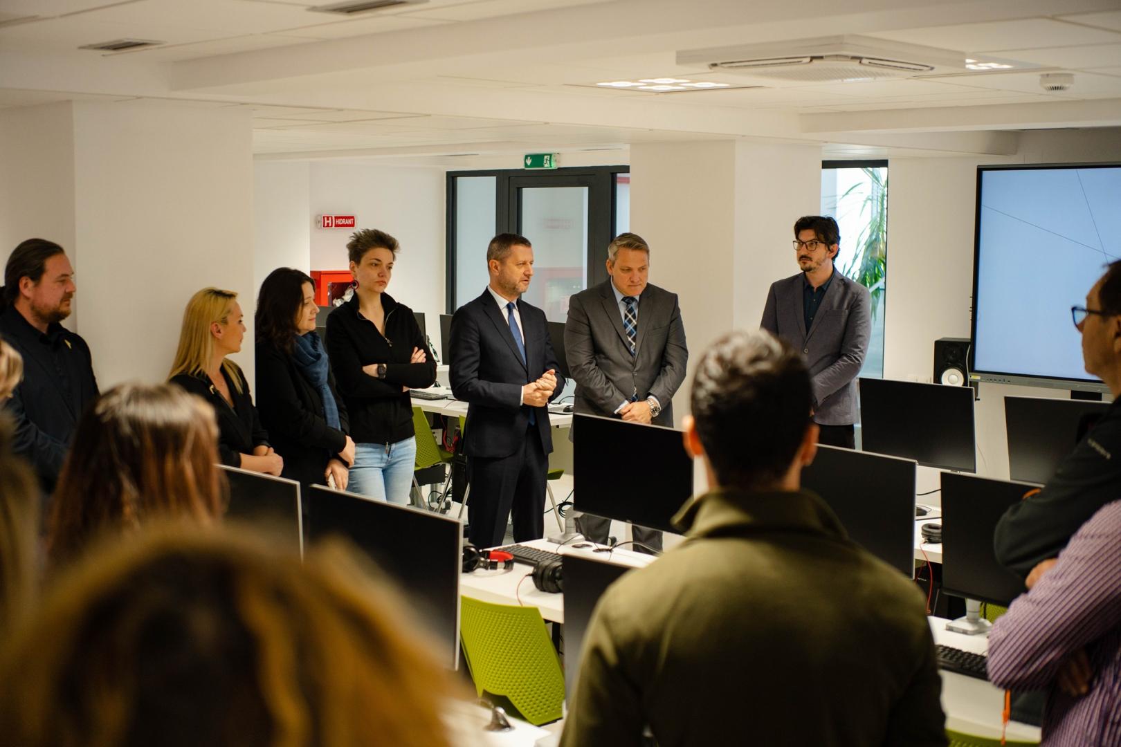 Super-laborator digital de peste 1 milion de lei la UBB Cluj. Studenții vor lucra cu tehnologie de ultimă generație, ca &icirc;n marile studiouri media