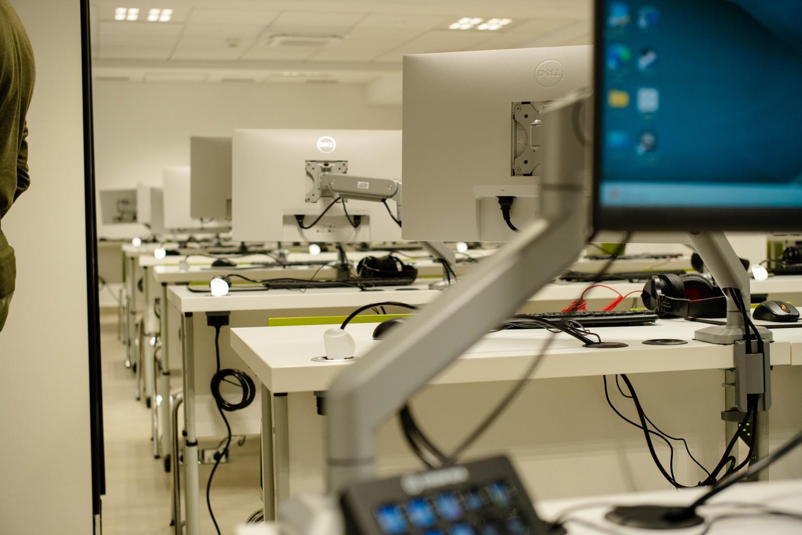 Super-laborator digital de peste 1 milion de lei la UBB Cluj. Studenții vor lucra cu tehnologie de ultimă generație, ca &icirc;n marile studiouri media