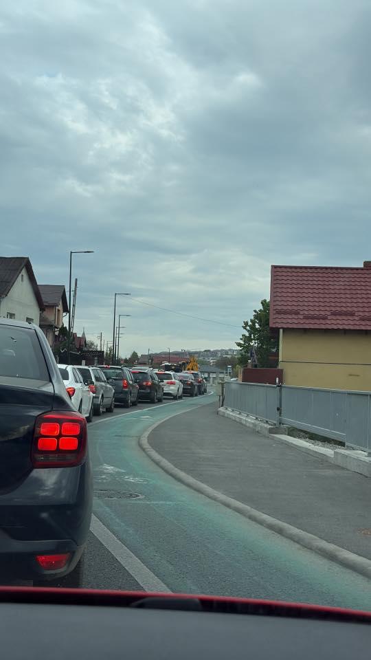 GRAV ACCIDENT rutier  &icirc;n Cluj-Napoca / Implicate un autoturism și o motocicletă / Se aplică manevre de RESUSCITARE