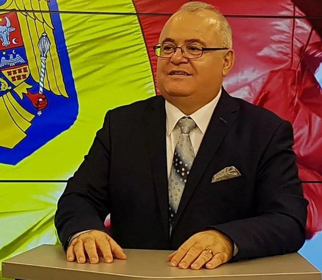 Descinderi la un psiholog cunoscut. Se fac percheziții &icirc;ntr-un dosar de viol și agresiune sexuală/ Psihologul va fi dus la audieri