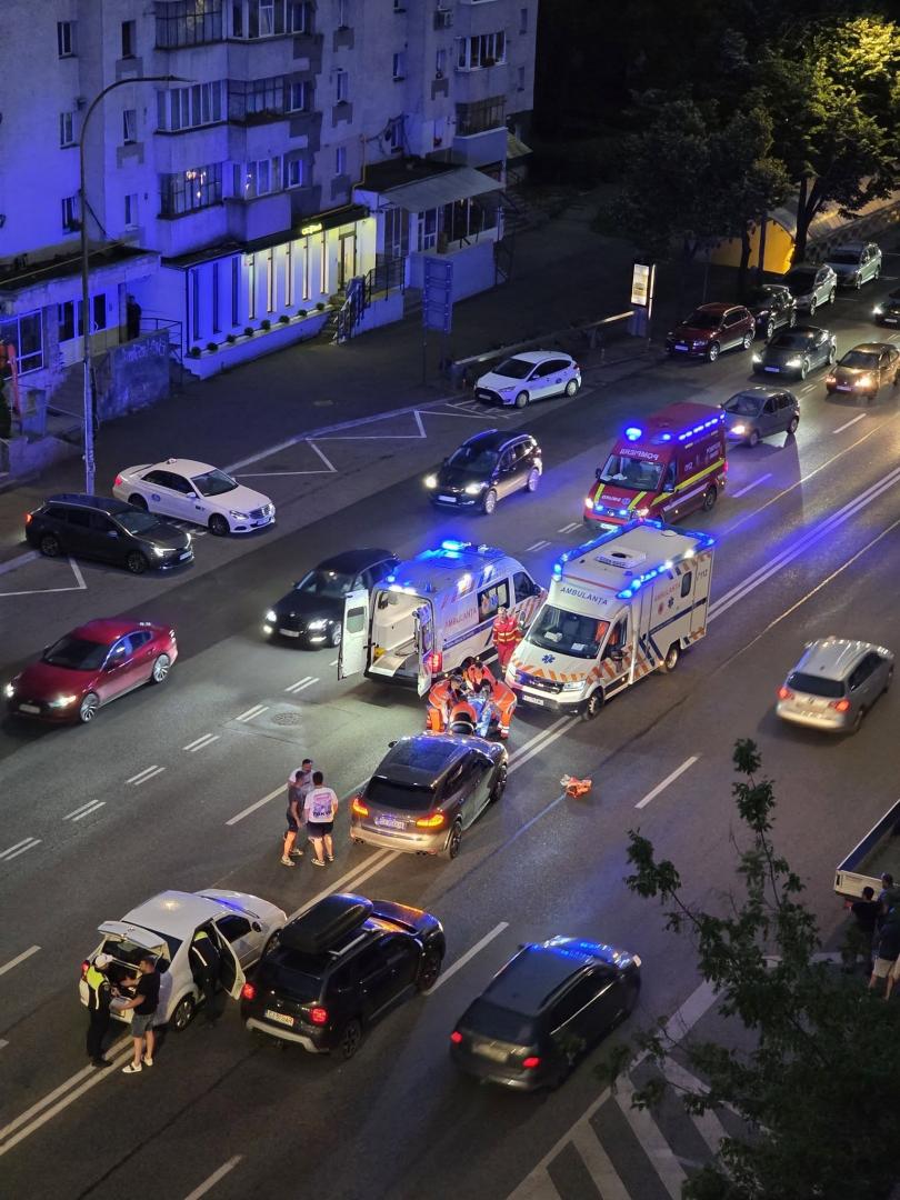 ACCIDENT &icirc;n Mănăștur. Un pieton a fost lovit de mașină pe Calea Florești: "Era un domn &icirc;ntins pe jos, un alt domn &icirc;i ținea capul &icirc;n m&acirc;nă"