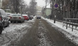 PSD îl "îngroapă" în zăpadă pe Emil Boc: "Există posibilitatea să manifestaţi un minim interes pentru drumurile înzăpezite?"