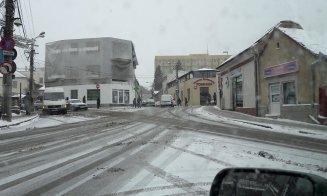 PSD îl "îngroapă" în zăpadă pe Emil Boc: "Există posibilitatea să manifestaţi un minim interes pentru drumurile înzăpezite?"