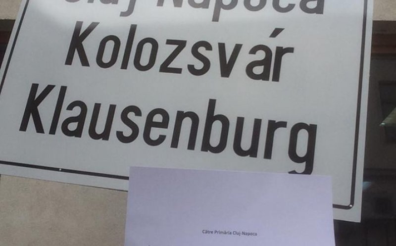 Bicicleta dotată cu plăcuţă multilingvă s-a întors în curtea Primăriei Cluj