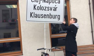 Bicicleta dotată cu plăcuţă multilingvă s-a întors în curtea Primăriei Cluj