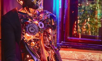 Transformare dark fantasy pentru o cafenea din Cluj. Icar "serveşte" la bar FOTO/VIDEO