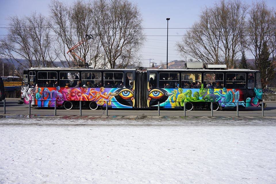 Tramvaiele pictate din Cluj, fără finanţare în 2018. Artist: "Aici e loc numai de combinaţii şi şmecherii din păcate"