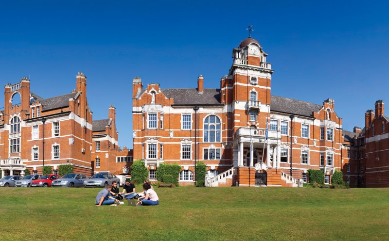 Universităţile britanice, asaltate de elevii din Transilvania. Nu le pasă de Brexit