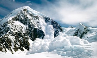 Atenţie turişti! Risc crescut de avalanşă în toate masivele montane