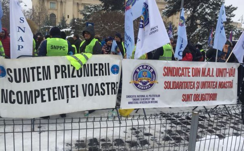 Protest în faţa Ministerului de Interne: Mii de poliţişti  în stradă. Reacţia MAI
