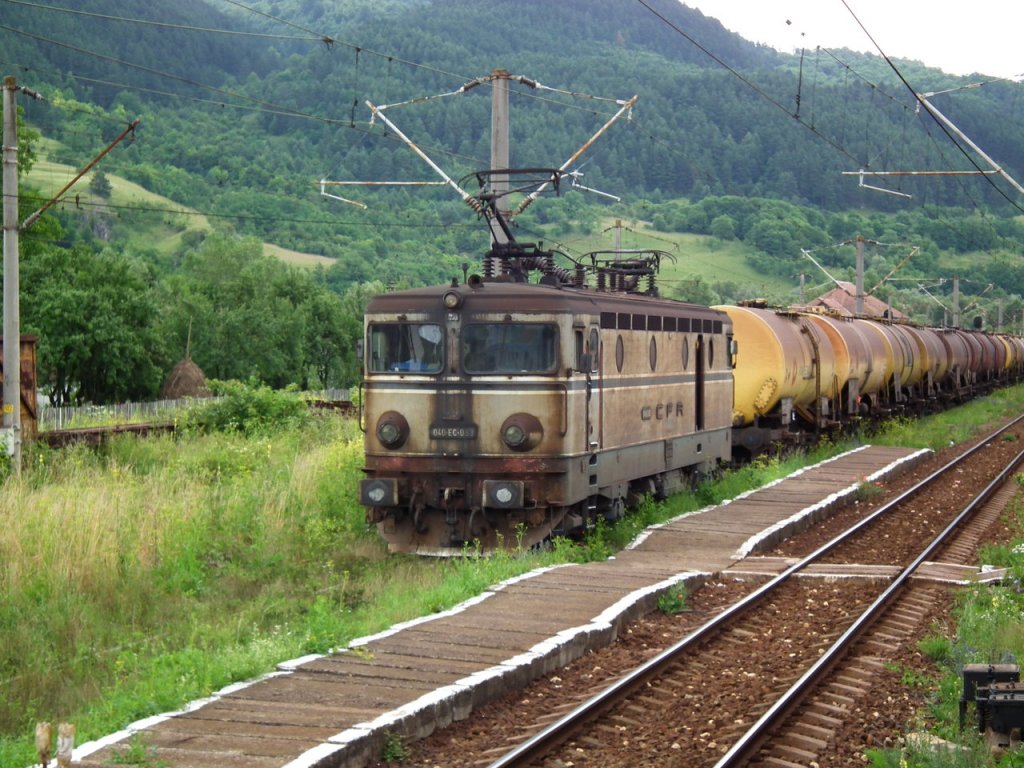 Sistemul de cale ferată din România a deraiat. CFR Marfă vrea blocarea conturilor Transferoviar