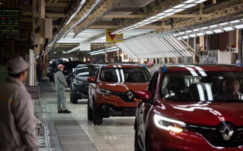 Apare o nouă companie auto: Nissan şi Renault pregătesc o fuziune