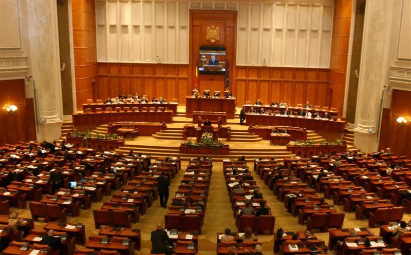 Parlamentarii, mai presus decât alţi bugetari, nu lucrează a doua zi de Paştele Catolic. Nasra recunoaşte: ”Nu ne face bine la imagine deloc”