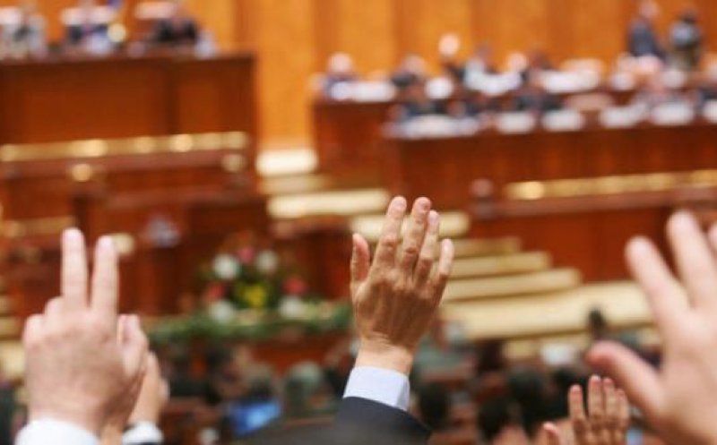Închisoare la domiciliu pentru corupții cu pedepse sub 5 ani