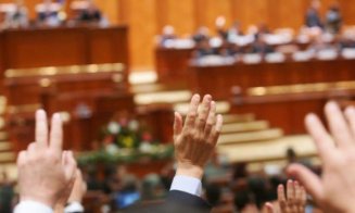 Închisoare la domiciliu pentru corupții cu pedepse sub 5 ani