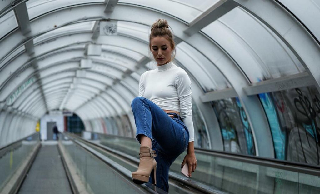 O jucătoare de tenis din România câştigă trofeu după trofeu şi face furori pe reţelele de socializare