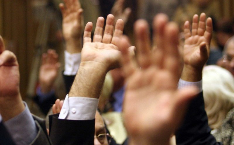 Amendament adoptat: Incompatibilităţile şi conflictul de interese se prescriu după 3 ani
