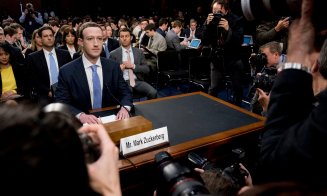 Notiţele lui Mark Zuckerberg, fotografiate de un reporter la audierile din Congresul SUA. Ce dezvăluie acestea