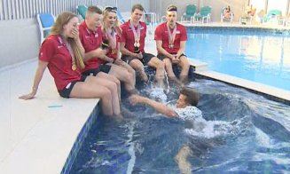 VIDEO | Un comentator sportiv al BBC a căzut în piscină, în timpul unei transmisiuni live
