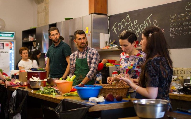 Începe săptămâna antirisipă alimentară la Cluj. Masă în stradă cu surplusul de alimente din supermarketuri
