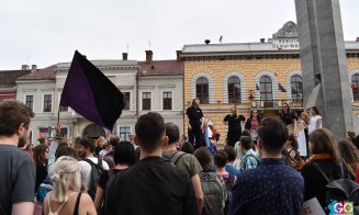 Marsul Femeii, la Cluj: "Stop violenţei în familie! Vrem educaţie sexuală în şcoli!