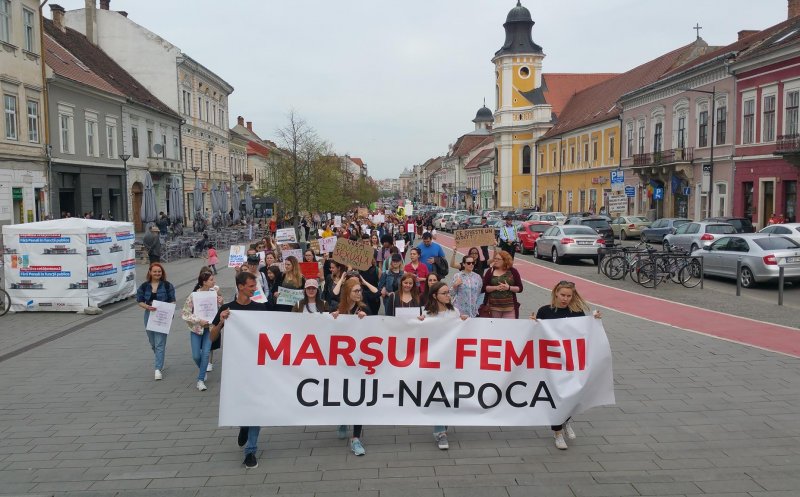 Marsul Femeii, la Cluj: "Stop violenţei în familie! Vrem educaţie sexuală în şcoli!