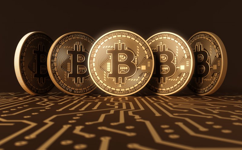 Bitcoinul a depăşit 8.000 de dolari