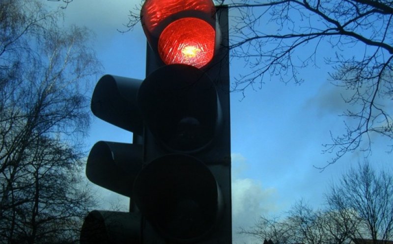 Răsar semafoare! 20 de intersecţii sau treceri de pietoni unde vei sta la roşu