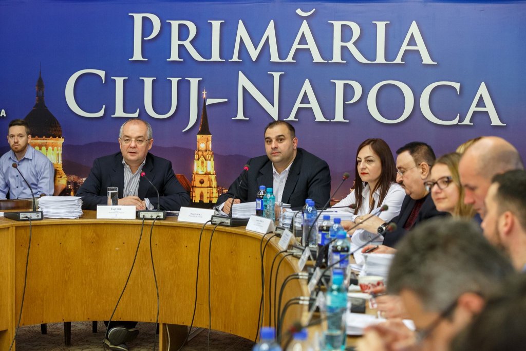 Primăria, pusă la zid. ”De ce promiteți…?”