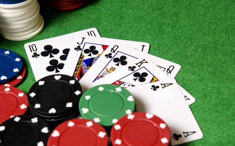 Preot obligat să meargă la psiholog după ce a pierdut la jocuri de noroc peste 500.000 de euro