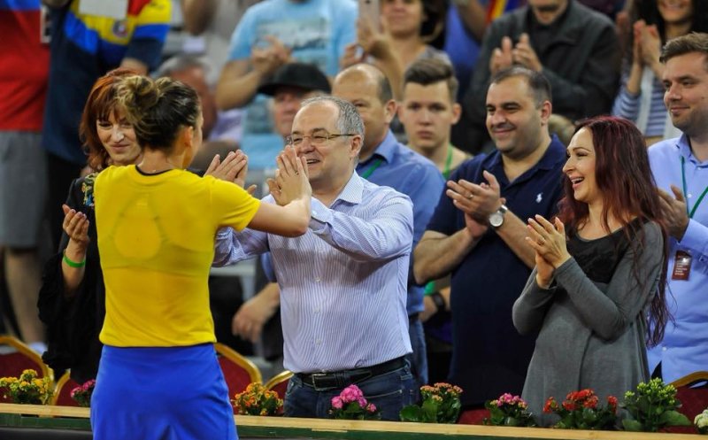 Cluj vs. Bucureşti. "De ce joacă Simona Halep la Cluj?". "Boc a făcut ceva pentru comunitate, deși are un buget de 10 ori mai mic decât Bucureștiul"