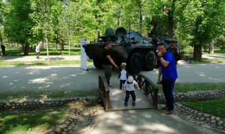 Tehnică militară, în Parcul Central. Urmează un exerciţiu complex deasupra lacului Chios