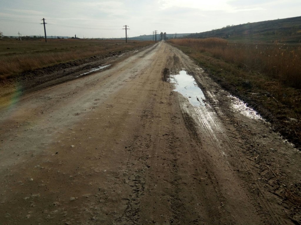 România, ţara drumurilor de pământ! Jumătate din drumurile patriei sunt expirate