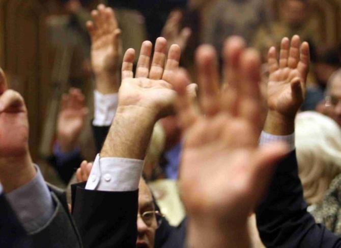 Închisoarea de weekend şi cea la domiciliu, adoptată în Parlament. Opoziţia anunţă că va ataca proiectul la CCR